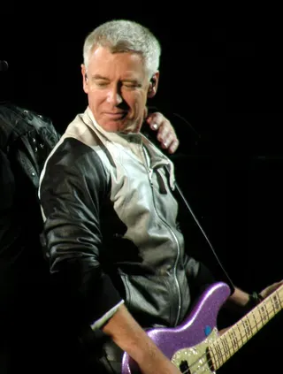 Görsel: U2_@_Scott_Stadium_2.jpg: John Athayde derivative work: Y2kcrazyjoker4 (talk) / CC BY Adam Clayton