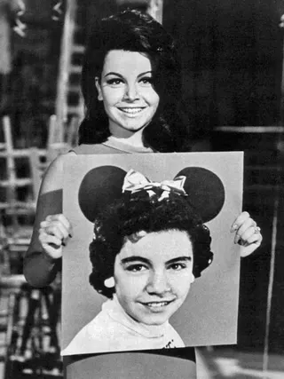 Görsel: It is unclear as to whether the press-materials were distributed by Funicello's personal publicity agency or by one of the studios/networks promoting one of her film/television appearances at the time / Kamu malı Annette Funicello