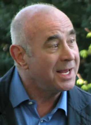 Görsel: Bob hoskins filming ruby blue.jpg: James Laurence Stewart derivative work: KoS (talk) / CC BY Bob Hoskins