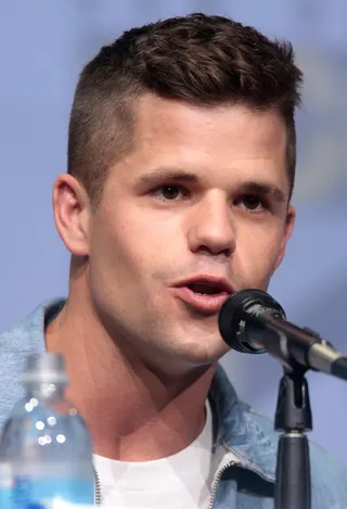 Görsel: Gage Skidmore / CC BY-SA Charlie Carver