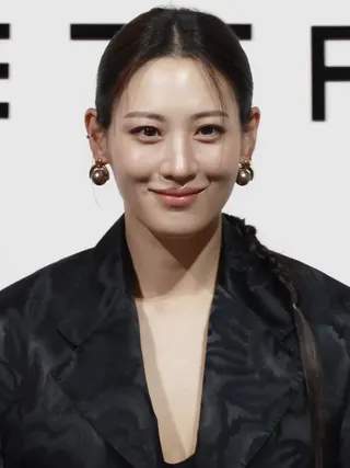 Claudia Kim