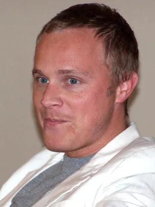 Görsel: David_Anders_2008.jpg: vagueonthehow derivative work: RanZag (talk) / CC BY David Anders