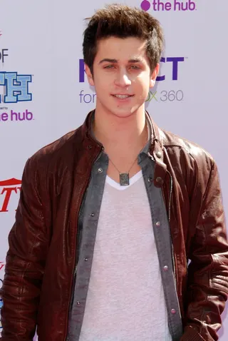 Görsel: David_Henrie_2010.jpg: Music4mix at https://www.flickr.com/photos/music4mix/ derivative work: Tabercil (talk) / CC BY-SA David Henrie