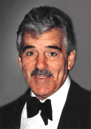 Görsel: Kingkongphoto & www.celebrity-photos.com from Laurel Maryland, USA / CC BY-SA Dennis Farina