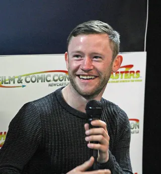 Görsel: CelebHeights.com / CC BY-SA Devon Murray