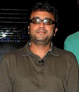 Görsel: Dibankar_abhay_shanghai_press_conference.jpg: http://www.bollywoodhungama.com/ derivative work: Boseritwik / CC BY Dibakar Banerjee