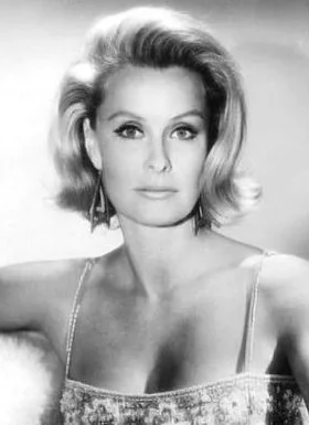Görsel: Photo by John Engstead/Helen Ferguson, public relations-Los Angeles / Kamu malı Dina Merrill