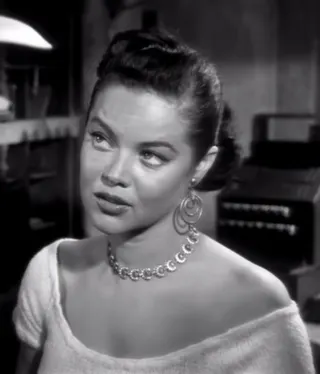 Görsel: film screenshot (Edward Small Prod. / United Artists) / Kamu malı Dona Drake