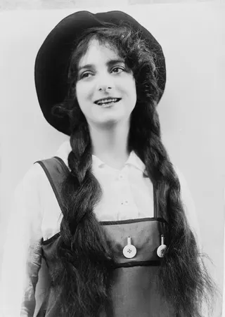 Görsel: photographer uncredited; originally published by William Fox / Kamu malı Dorothy Bernard