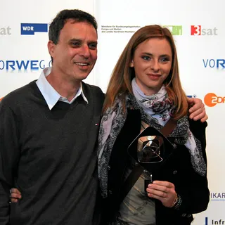 Görsel: Grimme-Preis_2011_-_Zahavi_Genzkow.JPG: Foto: © JCS derivative work: Sitacuisses (talk) / CC BY-SA Dror Zahavi