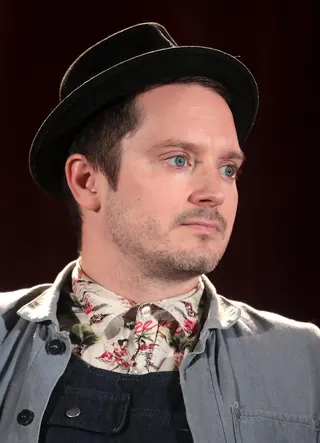 Görsel: Gage Skidmore from Peoria, AZ, United States of America / CC BY-SA Elijah Wood