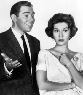 Görsel: NBC Television. In the 1950s and 1960s it was not uncommon for television networks, studios and television program sponsors to use publicity or advertising agencies to distribute publicity materials. / Kamu malı Elliott Reid