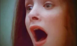 Görsel: Trailer screenshot Licencing information :https://web.archive.org/web/20080321033709/http://www.sabucat.com/?pg=copyright and https://retrofilmvault.com/public-domain-movie-trailers/ / Kamu malı Gina Morett