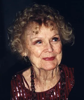 Görsel: John Mathew Smith & www.celebrity-photos.com from Laurel Maryland, USA / CC BY-SA Gloria Stuart