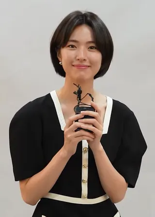 Görsel: K-POPIT 케이팝잇 TV10 / CC BY Ha Young