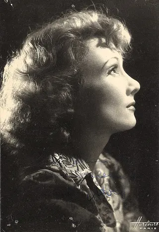 Görsel: Studio Harcourt / CC BY Jany Holt
