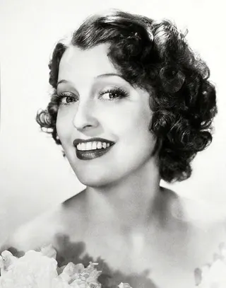 Görsel: Unknown - there is no copyright mark anywhere on the image, which would show who had taken the photo and the year it was taken / Kamu malı Jeanette MacDonald