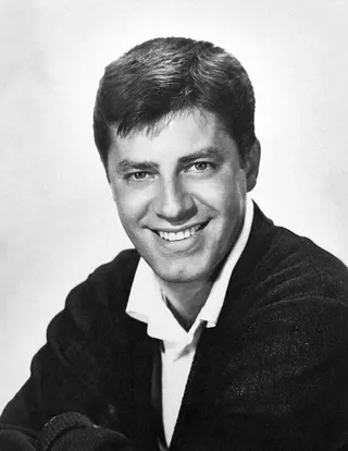 Görsel: According to Bonhams, the reverse side was stamped with "Paramount Photo by Bud Fraker". According to mptvimages.com, Fraker was born in 1916, died in 2002, and worked as Director of Still Photography / Kamu malı Jerry Lewis