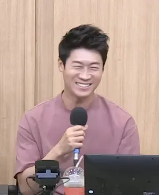 Görsel: SBS Radio 에라오 / CC BY Jin Seon-kyu