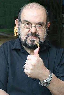 Görsel: Ze_do_Caixao3.jpg: Programa Novo derivative work: MachoCarioca (talk) / CC BY José Mojica Marins