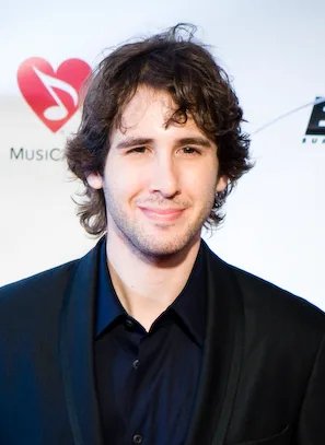 Görsel: Christopher Simon from Pasadena CA, USA / CC BY Josh Groban