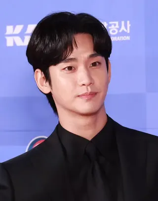 Görsel: K-POPIT 케이팝잇 / CC BY Kim Soo-hyun