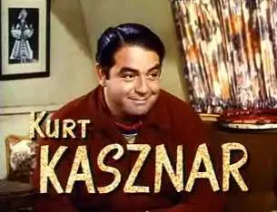 Görsel: Trailer screenshot Licencing information : https://web.archive.org/web/20080321033709/http://www.sabucat.com/?pg=copyright and http://www.creativeclearance.com/guidelines.html#D2 / Kamu malı Kurt Kasznar