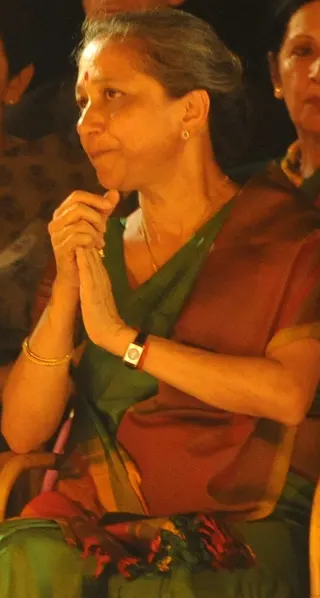 Görsel: File:Secretary_Clinton_and_Leela_Samson_Enjoy_a_Bharat_Natyam_Performance_(3).jpg / Kamu malı Leela Samson