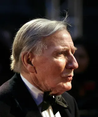 Görsel: LesliePhillipsBAFTA07.jpg: Caroline Bonarde Ucci at https://www.flickr.com/photos/caroline_bonarde/ derivative work: / CC BY Leslie Phillips
