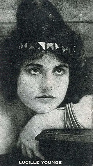 Görsel: Unknown authorUnknown author / Kamu malı Lucille Young
