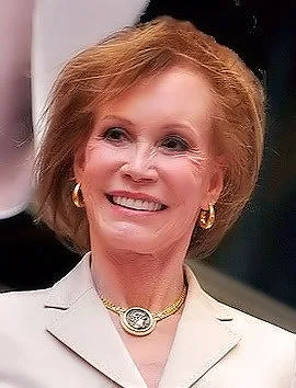 Görsel: Nick Step; cropped by Beyond My Ken (talk) 20:43, 4 April 2014 (UTC) / CC BY Mary Tyler Moore