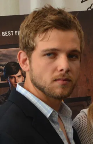 Görsel: Red Carpet Report on Mingle Media TV from Culver City, USA / CC BY-SA Max Thieriot