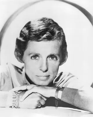 Görsel: No specific information provided with regards to an original photographer, however, press-releases attached to copies of the image distributed in November 1977 promote the subject's role in the 1977 S / Kamu malı Nancy Kulp