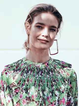 Görsel: Natalia Vodianova Paris Fashion Week Spring Summer 2019.jpg: Myles Kalus Anak Jihem derivative work: Dikson / CC BY-SA Natalya Vodyanova
