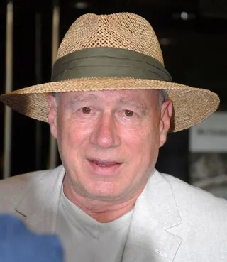 Görsel: Neil_Innes_by_Luke_Ford.jpg: Luke Ford derivative work: Tabercil (talk) / CC BY-SA Neil Innes