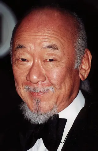 Görsel: Kingkongphoto & www.celebrity-photos.com from Laurel Maryland, USA / CC BY-SA Pat Morita