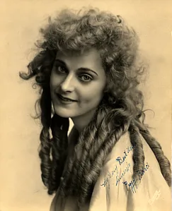 Görsel: Unknown authorUnknown author / Kamu malı Peggy Pearce