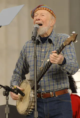 Görsel: Donna Lou Morgan, U.S. Navy / Kamu malı Pete Seeger