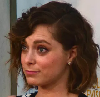 Görsel: Original by Red Carpet Report on Mingle Media TV. / CC BY-SA Rachel Bloom