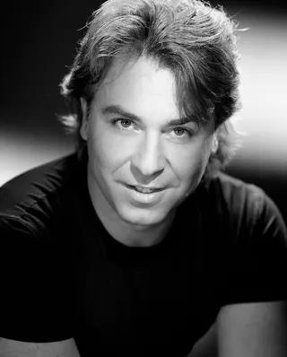 Görsel: ALAGNA-24x30-2004.jpg: Studio Harcourt derivative work: Materialscientist (talk) / CC BY Roberto Alagna