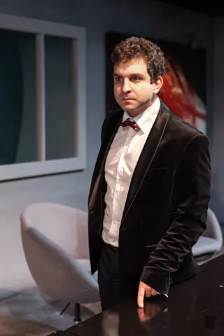 Görsel: Divadlo Mír, foto: Jan Lipovský / CC BY-SA Robin Ferro