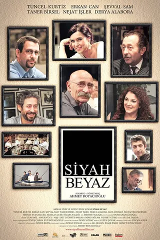 Görsel: TMDB Siyah Beyaz afişi