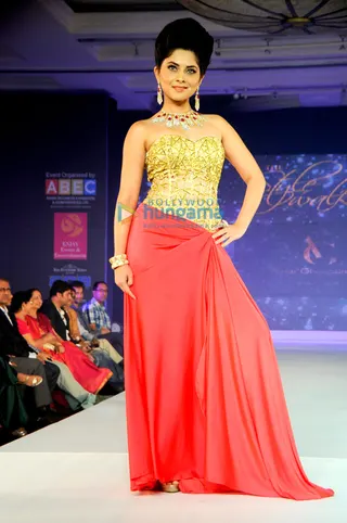 Görsel: http://www.bollywoodhungama.com / CC BY Sonalee Kulkarni