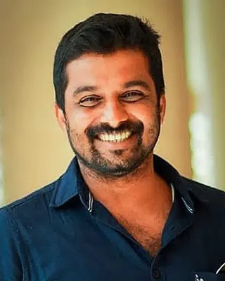 Görsel: https://www.cinestaan.com/people/sudhi-koppa-159139 / CC BY-SA Sudhi Koppa