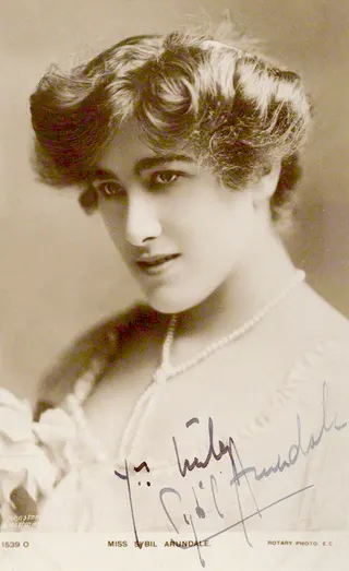 Görsel: Unknown authorUnknown author / Kamu malı Sybil Arundale