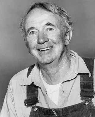 Görsel: ABC Television (ABC Photo); Bath & Wiener-photographer. / Kamu malı Walter Brennan