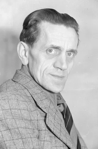 Görsel: Abraham Pisarek / CC BY-SA Walter Schramm