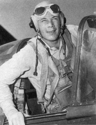 Görsel: credited as "U.S. Navy photo" / Kamu malı Wayne Morris