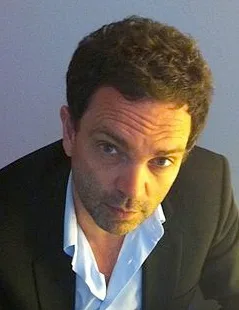 Görsel: Yann_Moix_21_Mai_2011.JPG: Talita1 derivative work: LPLT / CC BY-SA Yann Moix