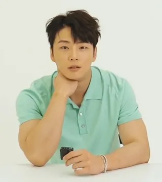 Görsel: Marie Claire Korea / CC BY Yoon Shi-yoon